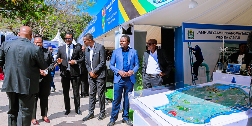 Wananchi  waendelea kupata huduma mbalimbali katika banda la DUWASA kwenye Maonesho ya Wiki ya Utumishi wa Umma 2026 Viwanja vya Chinangali Park.