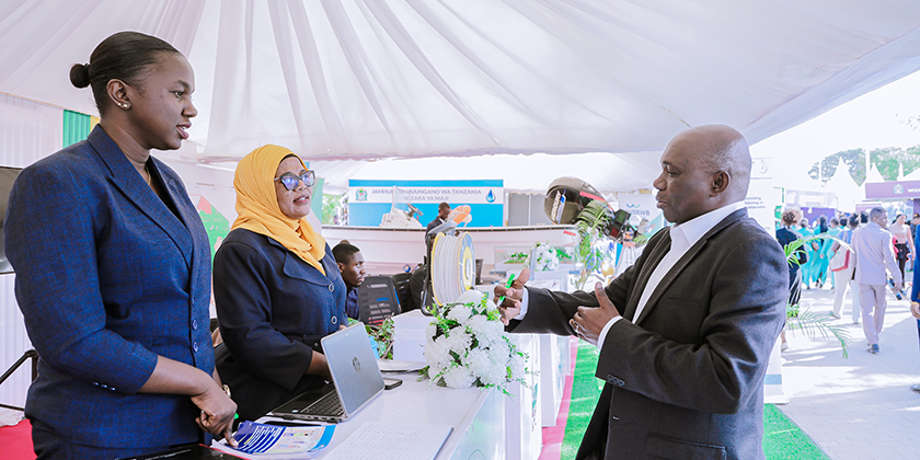 Wananchi  waendelea kupata huduma mbalimbali katika banda la DUWASA kwenye Maonesho ya Wiki ya Utumishi wa Umma 2026 Viwanja vya Chinangali Park.